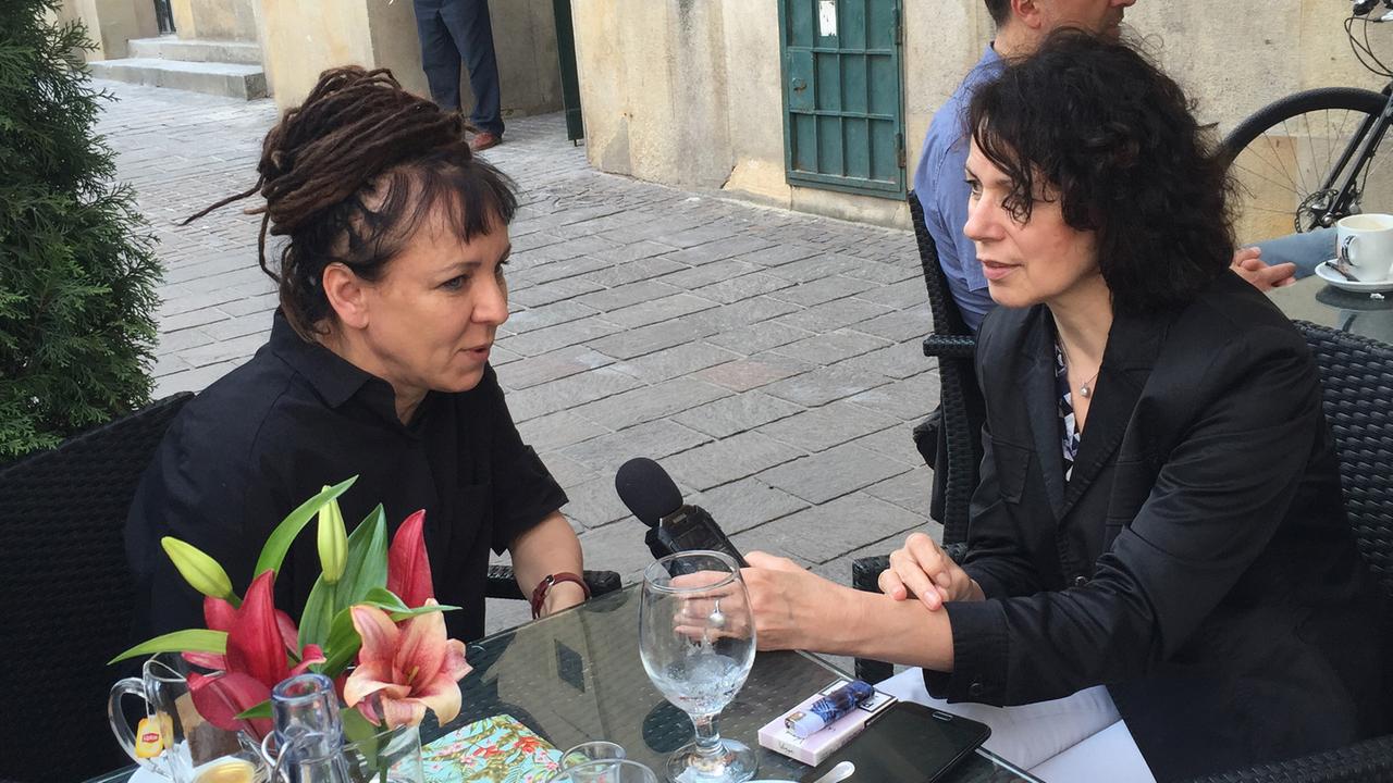 Schriftstellerin Olga Tokarczuk im Gespräch mit Sabine Adler Schriftstellerin Olga Tokarczuk im Gespräch mit Sabine Adler