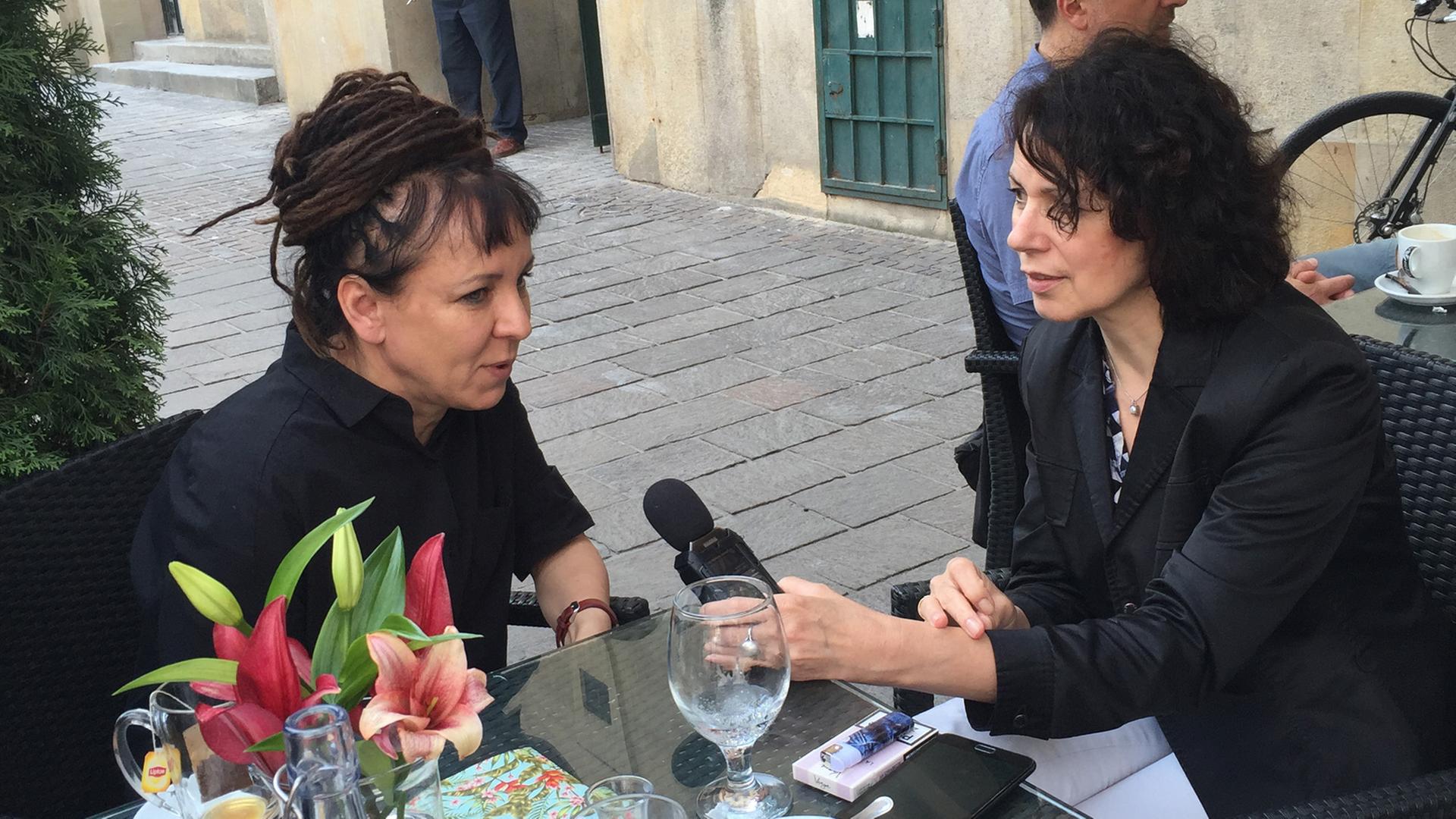 Schriftstellerin Olga Tokarczuk im Gespräch mit Sabine Adler Schriftstellerin Olga Tokarczuk im Gespräch mit Sabine Adler