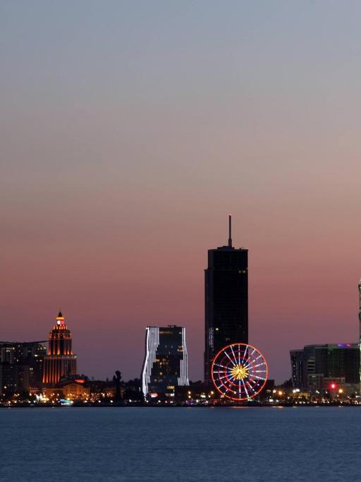 Skyline von Batumi im Abendlicht. (Georgien)