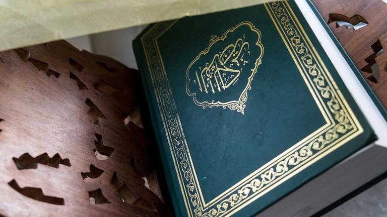 Die Familie Varli liest jeden Tag im Koran Die Familie Varli liest jeden Tag im Koran