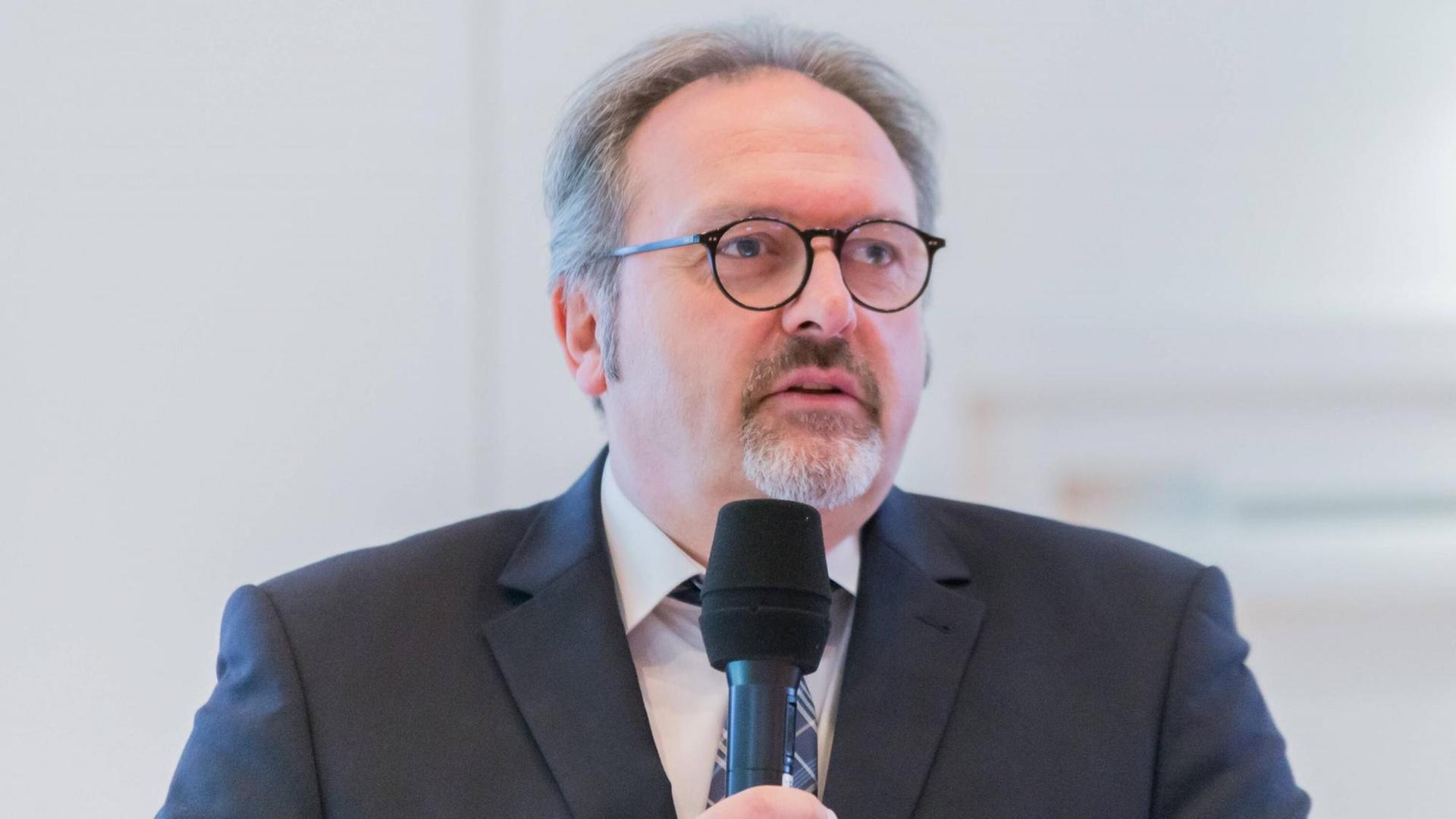 Stefan Brangs (SPD), Staatssekretär im Sächsischen Staatsministerium für Wirtschaft, Arbeit und Verkehr, Beauftragter der sächsischen Staatsregierung für Digitales, während der Eröffnungsveranstaltung, Wissenschaft, Technik, Bildung. Stefan Brangs (SPD), Staatssekretär im Sächsischen Staatsministerium für Wirtschaft, Arbeit und Verkehr, Beauftragter der sächsischen Staatsregierung für Digitales, während der Eröffnungsveranstaltung, Wissenschaft, Technik, Bildung.
