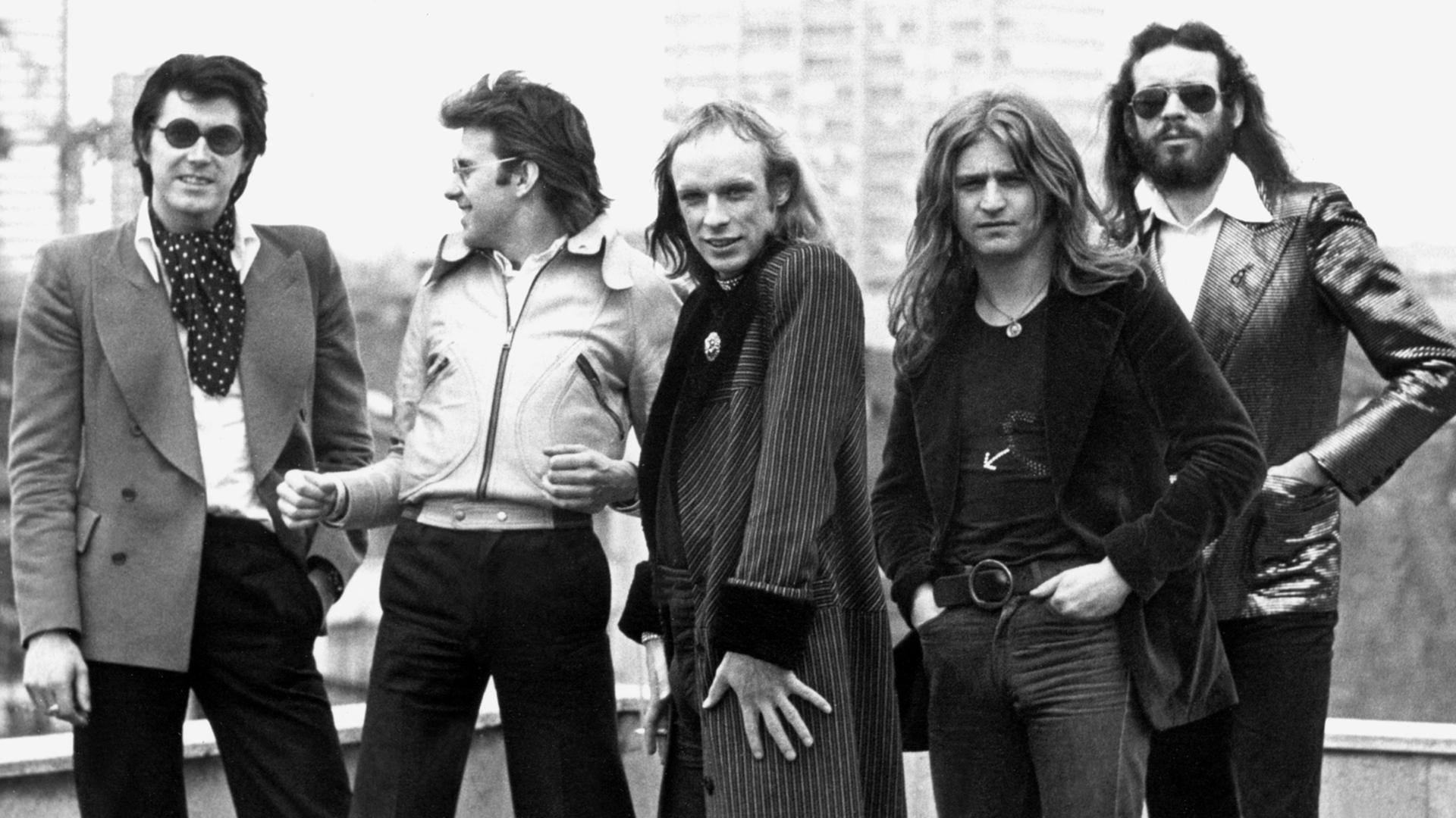Von links nach rechts: Bryan Ferry, Andy Mackay, Bryan Eno, Paul Thompson und Phil Manzanera von der britischen Band Roxy Music. Von links nach rechts: Bryan Ferry, Andy Mackay, Bryan Eno, Paul Thompson und Phil Manzanera von der britischen Band Roxy Music.