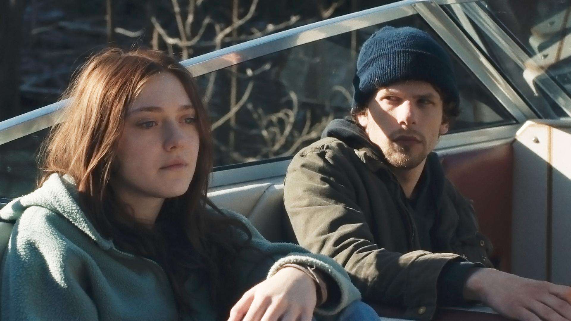 Jesse Eisenberg als Josh und Dakota Fanning als Dena in einer Szene des Films "Night Moves". Jesse Eisenberg als Josh und Dakota Fanning als Dena in einer Szene des Films "Night Moves".