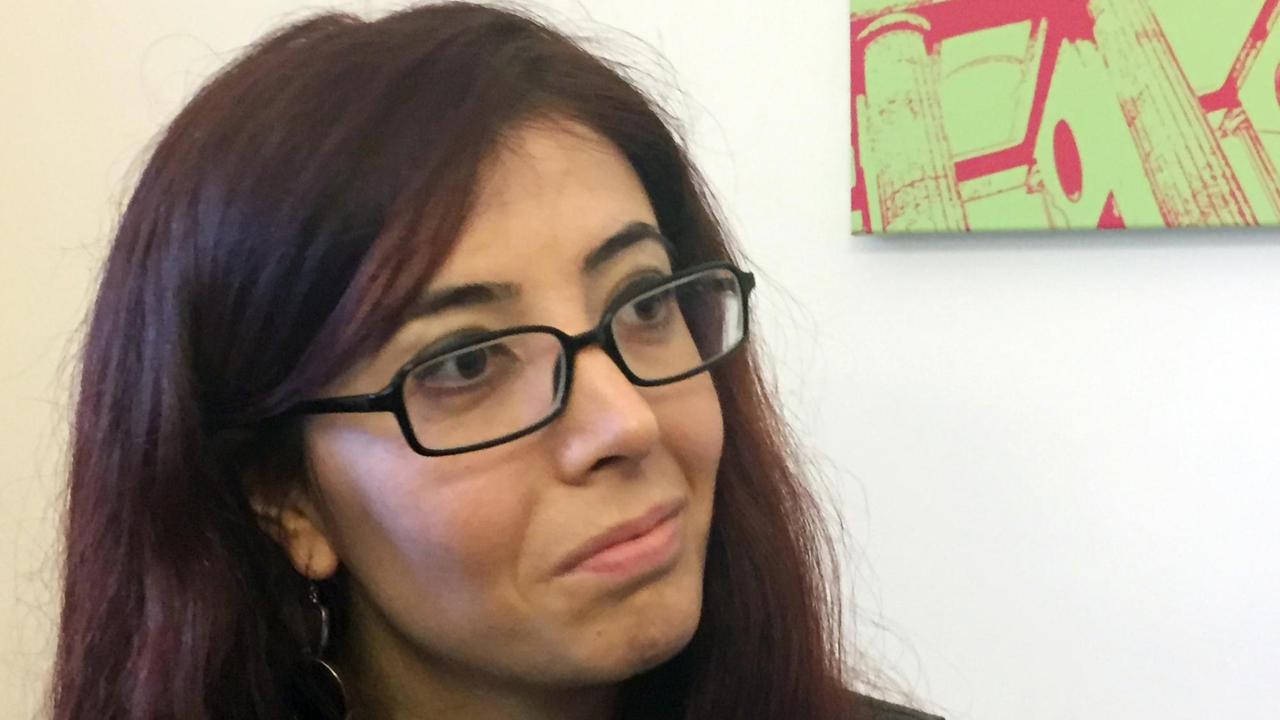 Die Anwältin Ayse Acinikli steht in der deutschen Botschaft in Ankara. Die Anwältin Ayse Acinikli steht in der deutschen Botschaft in Ankara.
