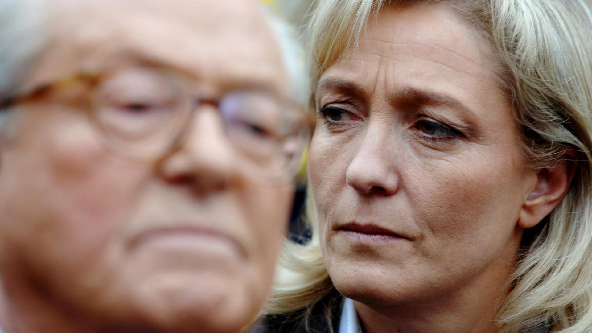Jean-Marie Le Pen, Gründer des Front National (FN) und seine Tochter und Parteichefin Marine Le Pen Jean-Marie Le Pen, Gründer des Front National (FN) und seine Tochter und Parteichefin Marine Le Pen