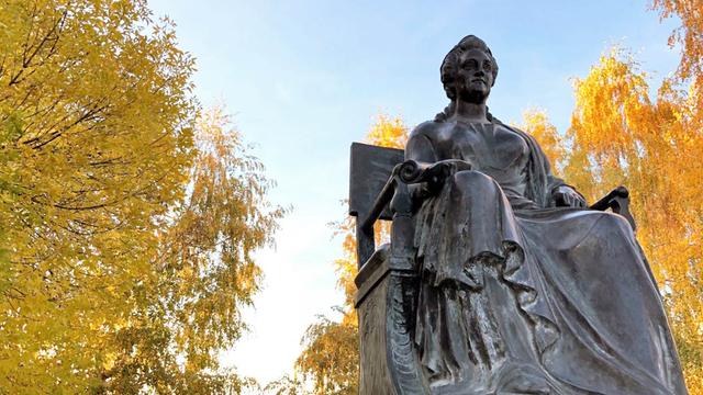 Katharina die Große als große Statue in Marx. Sie ließ Deutsche an der Wolga ansiedeln im 18. Jahrhundert.