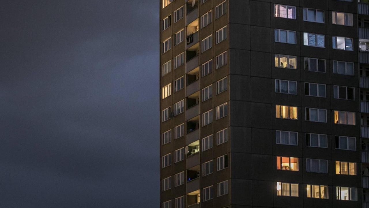 Das Foto zeigt einen Plattenbau in Berlin-Lichtenberg. Das Foto zeigt einen Plattenbau in Berlin-Lichtenberg.