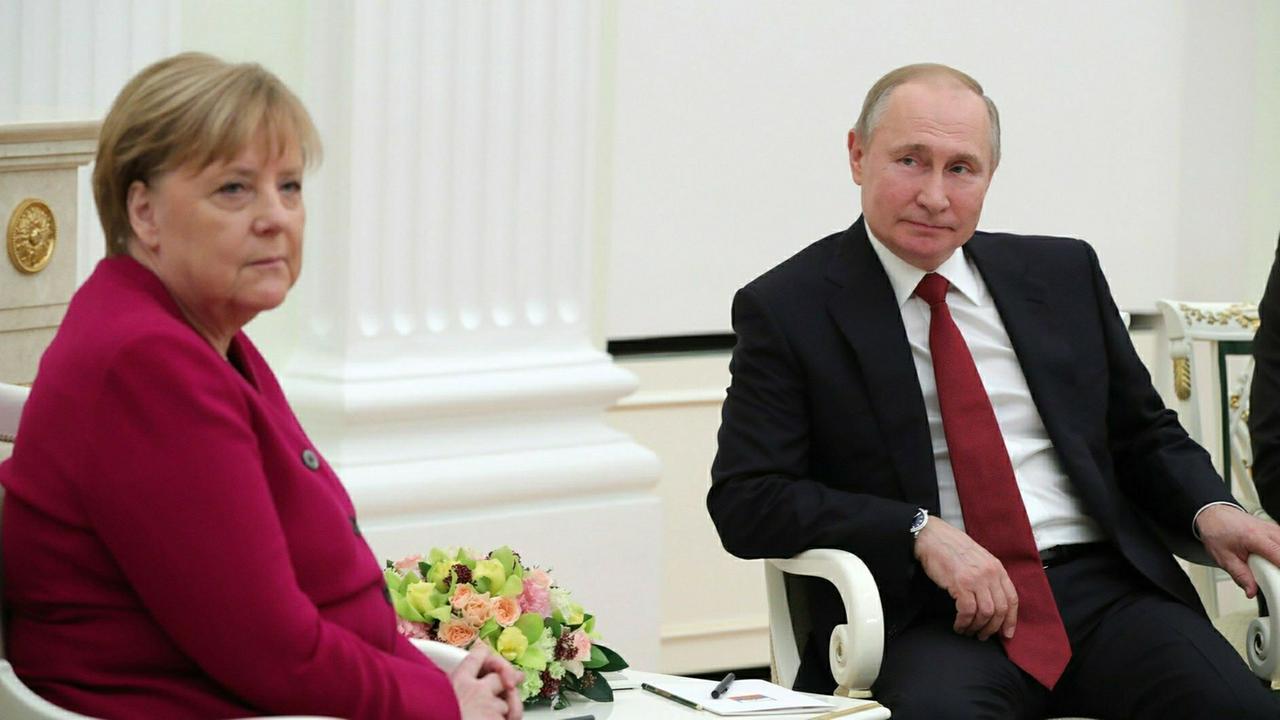 11 January 2020. Russian President Vladimir Putin held talks in the Kremlin with Federal Chancellor of Germany Angela Merkel, who was in Russia on a working visit. Photo: Kremlin Pool | Verwendung weltweit, Keine Weitergabe an Wiederverkäufer. 11 January 2020. Russian President Vladimir Putin held talks in the Kremlin with Federal Chancellor of Germany Angela Merkel, who was in Russia on a working visit. Photo: Kremlin Pool | Verwendung weltweit, Keine Weitergabe an Wiederverkäufer.