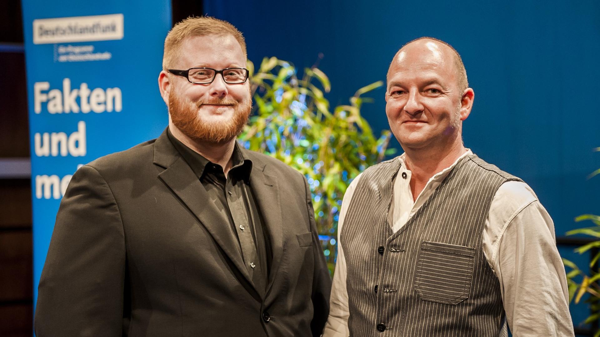 Die Journalisten Sebastian Pertsch (l.) und Udo Stiehl (r.) Die Journalisten Sebastian Pertsch (l.) und Udo Stiehl (r.)