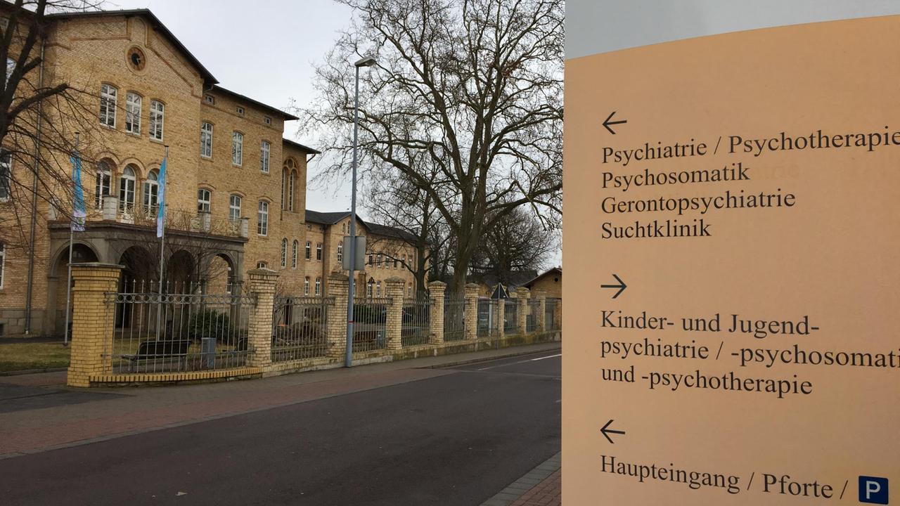 Am Eingang zur Landesklinik in Bernburg gibt es keinen Hinweis auf die Gedenkstätte.