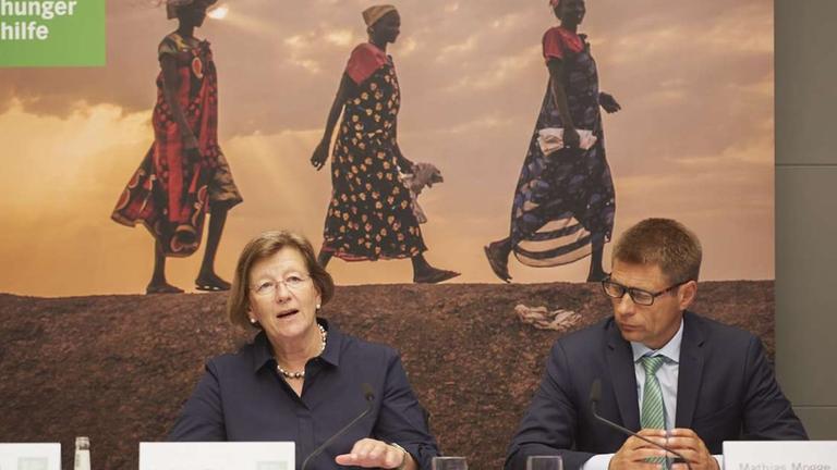 Marlehn Thieme, Präsidentin der Welthungerhilfe und Mathias Mogge, Generalsekretär der Welthungerhilfe, stellen den Jahresbericht 2018 vor