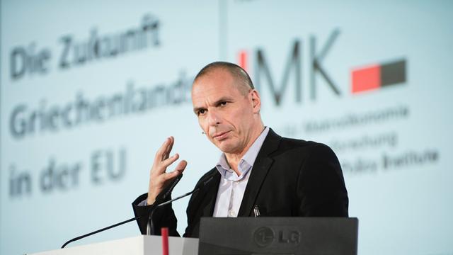 Der griechische Finanzminister, Yanis Varoufakis spricht am 08.06.2015 zum Thema "Zukunft Griechenlands in der EU" bei einer Veranstaltung der Hans-Böckler-Stiftung im Französischen Dom in Berlin.