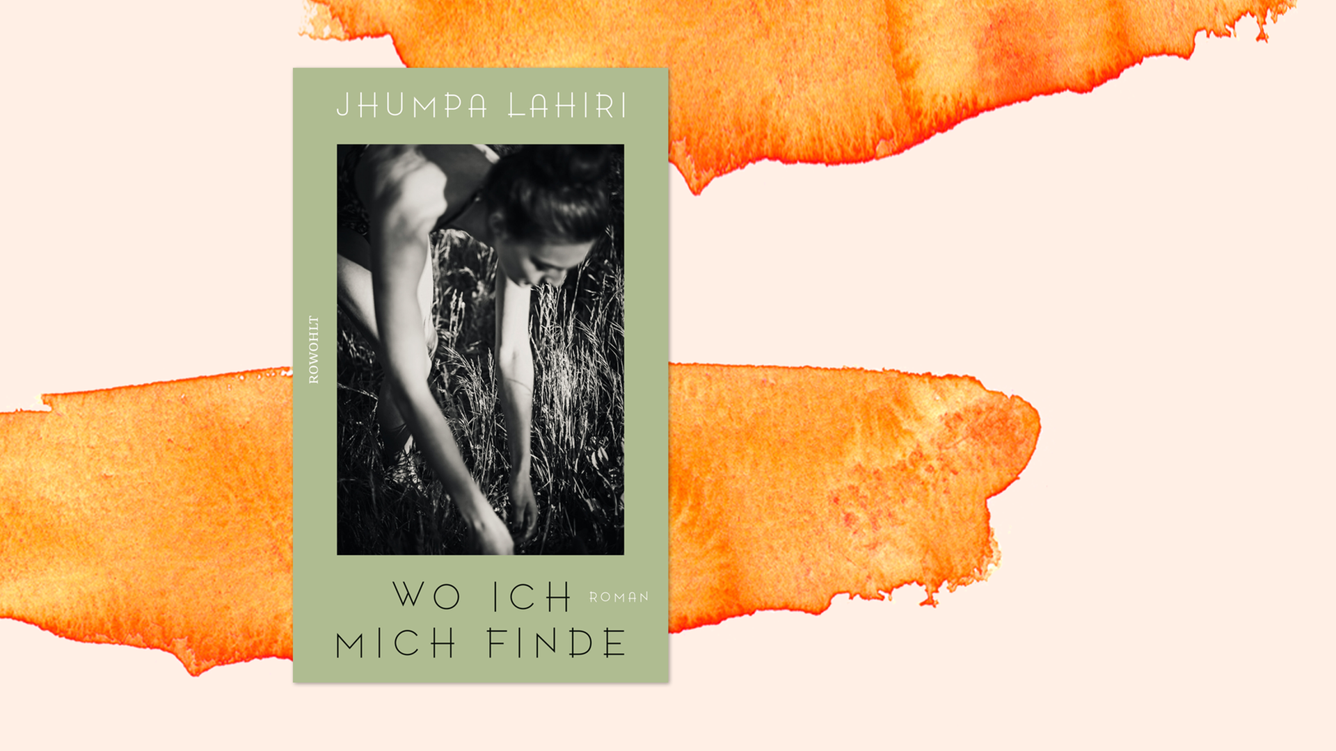 Buchcover zu "Wo ich mich finde" von Jhumpa Lahiri auf orangefarbenem Aquarellhintergrund. Buchcover zu "Wo ich mich finde" von Jhumpa Lahiri auf orangefarbenem Aquarellhintergrund.