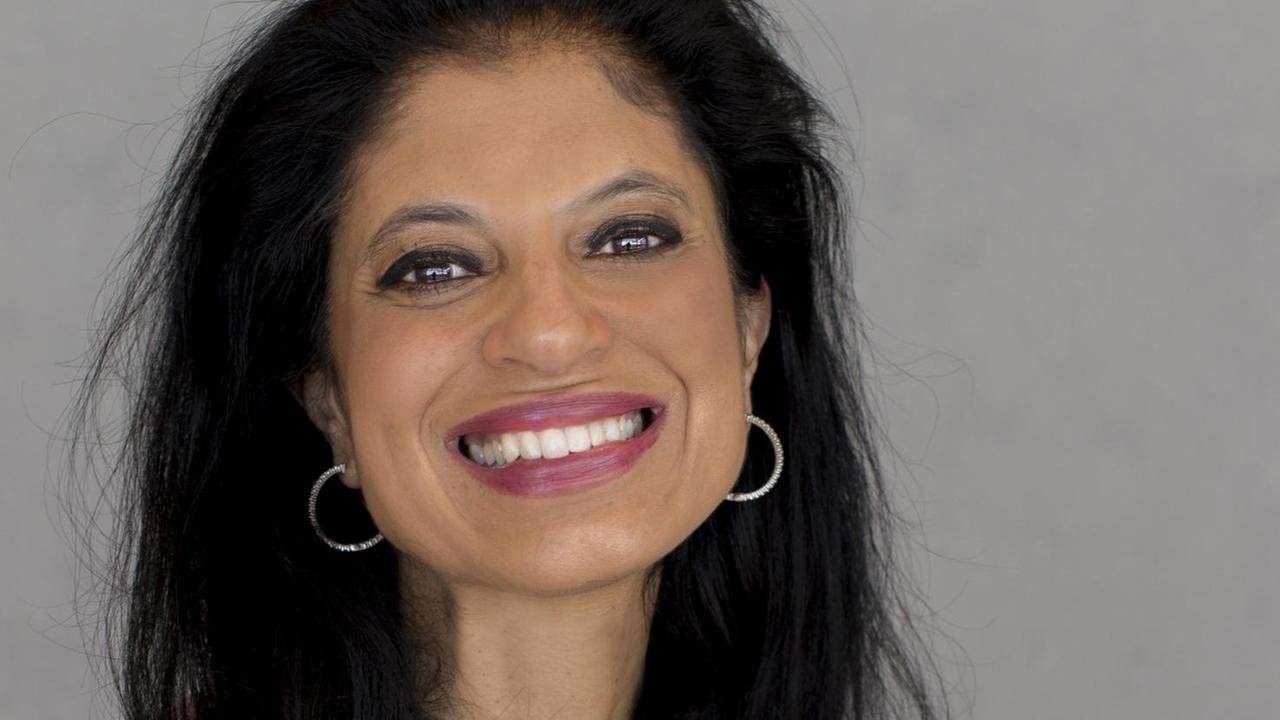 Dr. Ramani Durvasula ist Professorin für Psychologie an der Universität von Kalifornien und praktizierende Psychotherapeutin Dr. Ramani Durvasula ist Professorin für Psychologie an der Universität von Kalifornien und praktizierende Psychotherapeutin