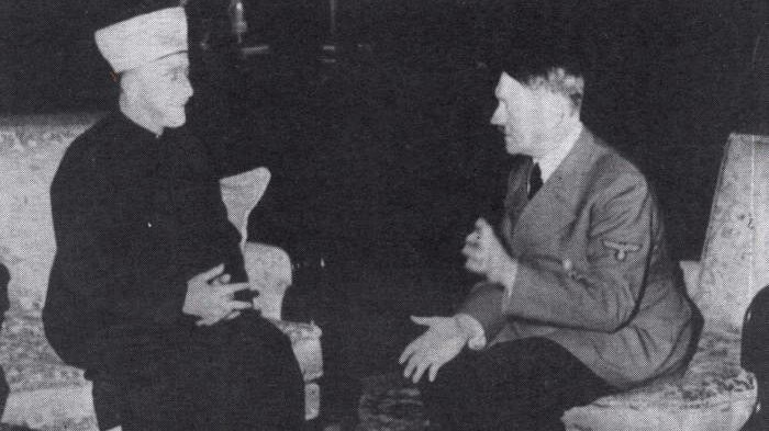 30. November 1941: Der Großmufti von Jerusalem, Mohammad Amin Al-Husseini, bei einem Treffen mit Adolf Hitler in Berlin. 30. November 1941: Der Großmufti von Jerusalem, Mohammad Amin Al-Husseini, bei einem Treffen mit Adolf Hitler in Berlin.