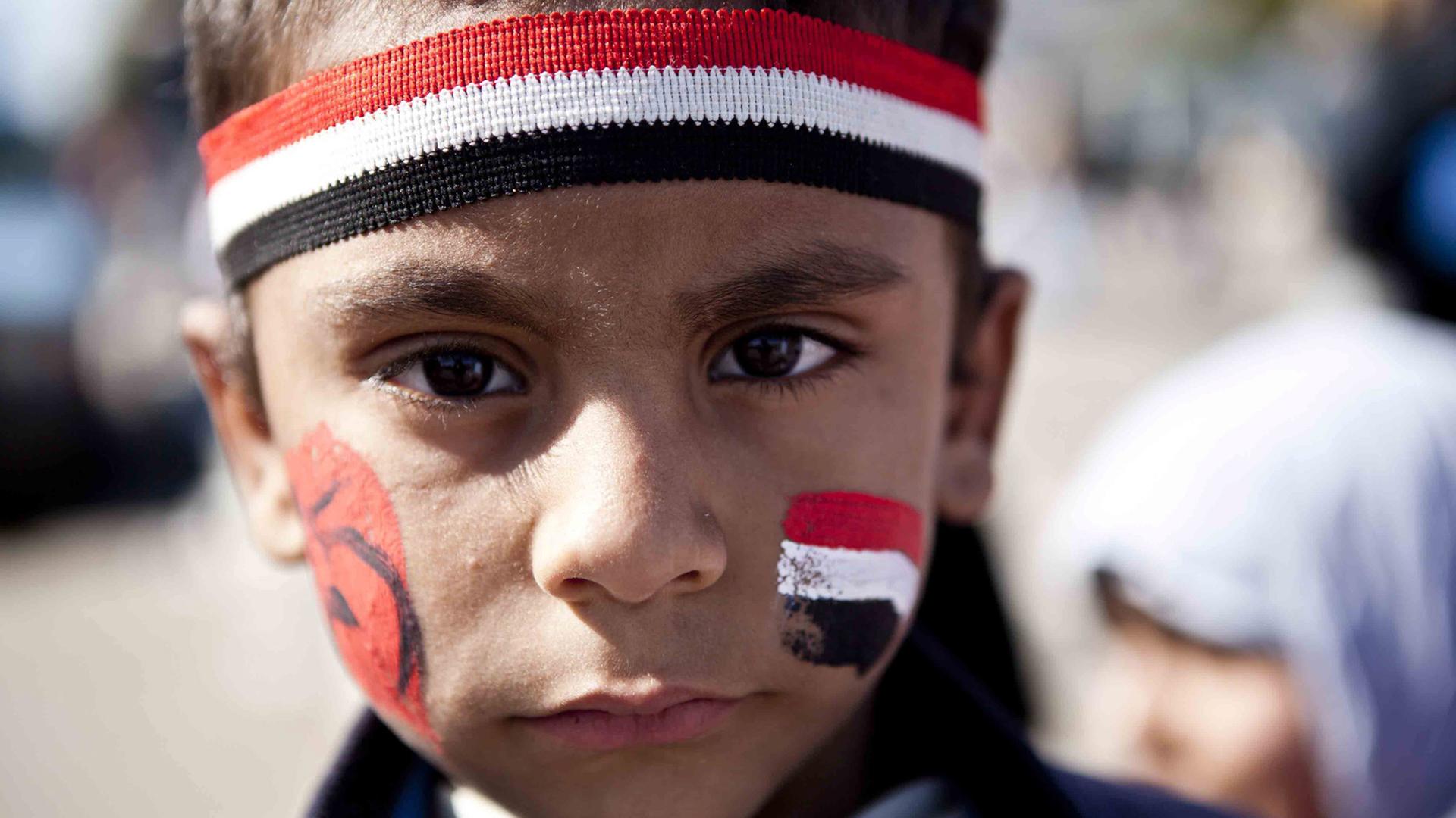 Ägyptischer Junge auf dem Tahrir-Platz in Kairo Ägyptischer Junge auf dem Tahrir-Platz in Kairo