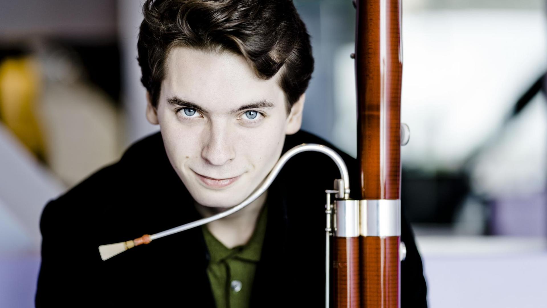 Porträt des Fagottisten mti Instrument Porträt des Fagottisten mti Instrument