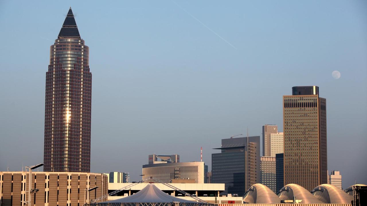 Der Messeturm in Frankfurt am Main. Der Messeturm in Frankfurt am Main.