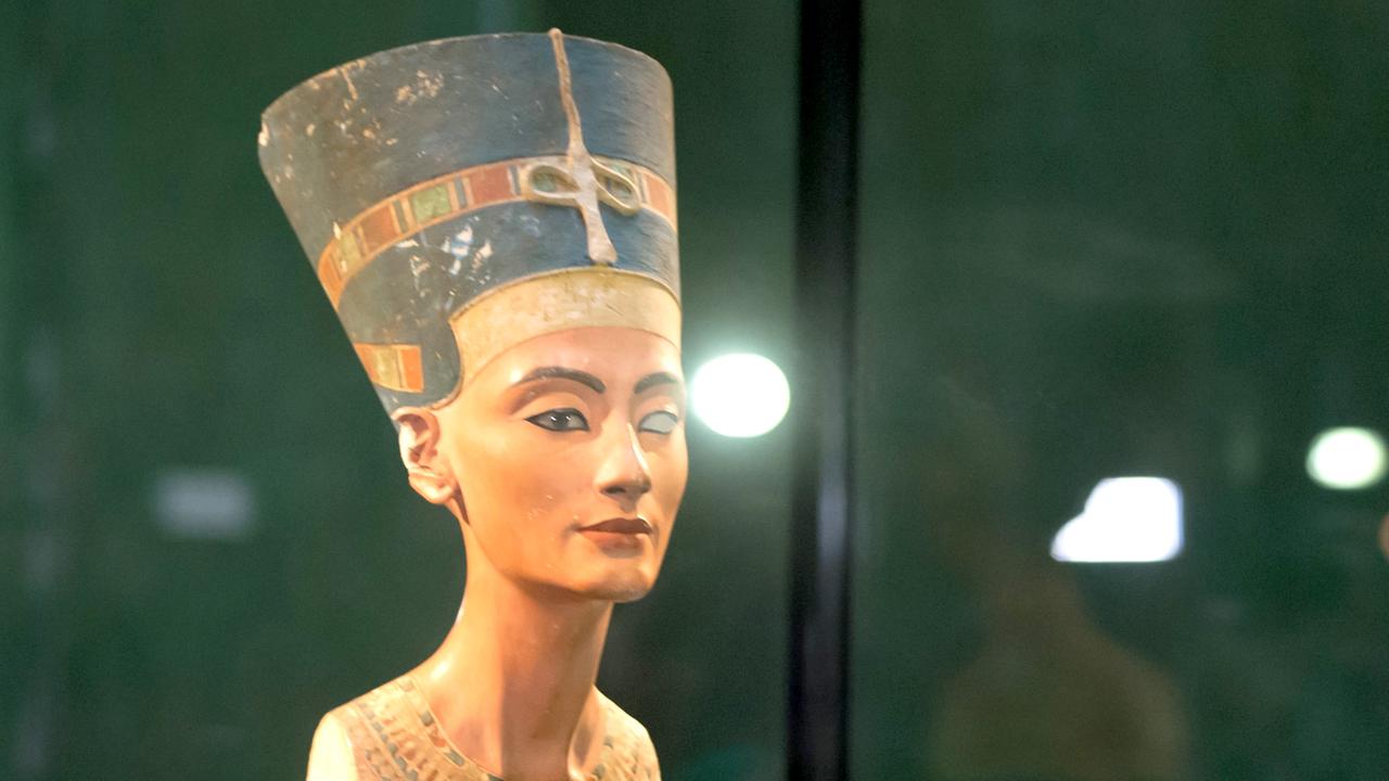 Die Büste der Nofretete im Neuen Museum in Berlin, aufgenommen 2014 Die Büste der Nofretete im Neuen Museum in Berlin, aufgenommen 2014