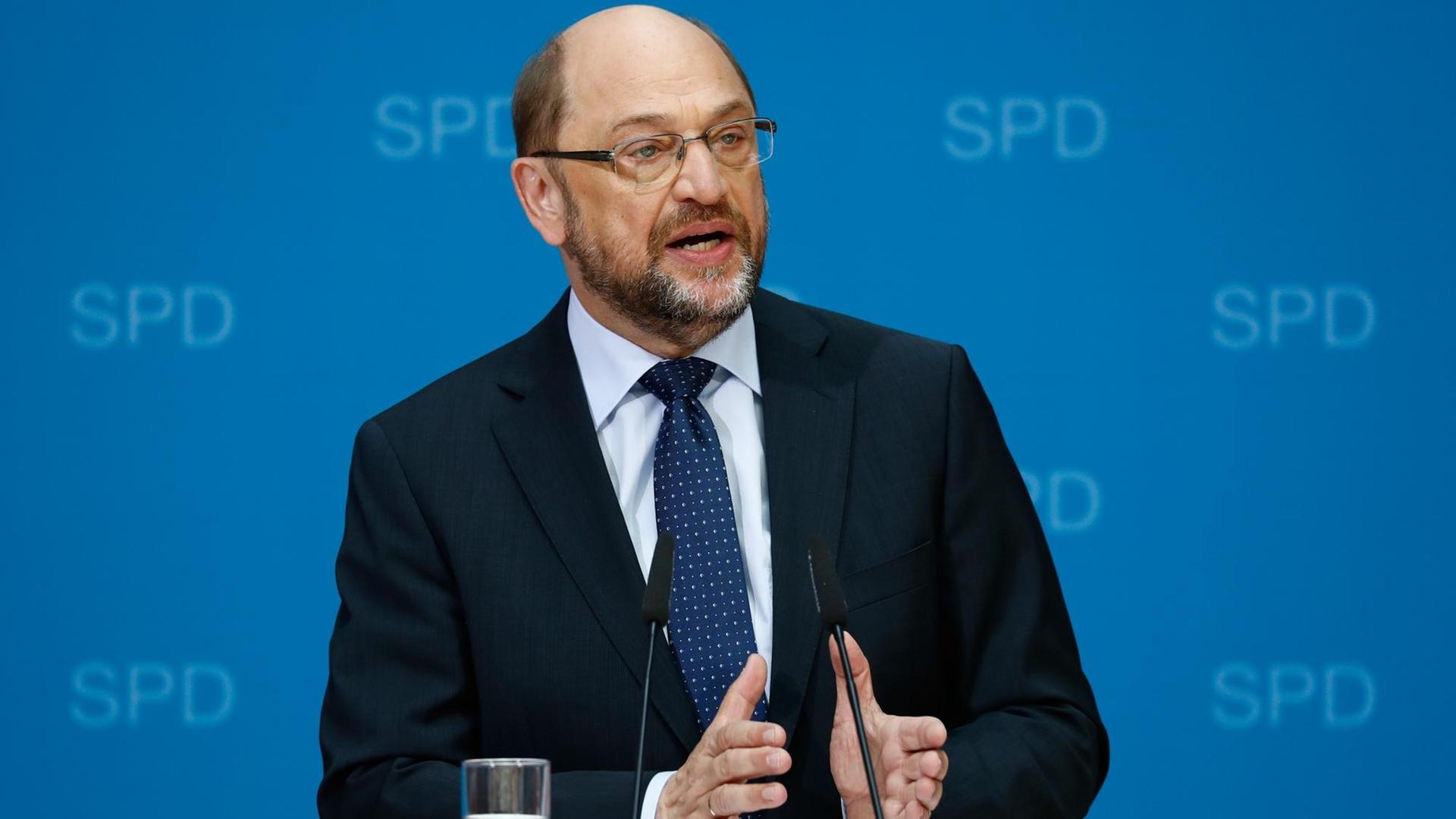 SPD-Kanzlerkandidat Schulz stellt das Steuerkonzept der SPD auf einer Pressekonferenz am 19. Juni in Berlin vor. SPD-Kanzlerkandidat Schulz stellt das Steuerkonzept der SPD auf einer Pressekonferenz am 19. Juni in Berlin vor.