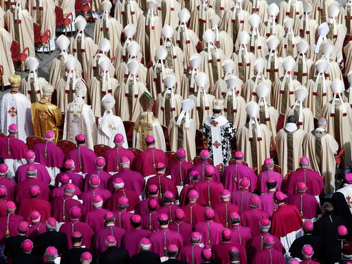 Kardinäle und Bischöfe bei der Messe zur Amtseinführung von Papst Franziskus in Rom am 19.3.2013