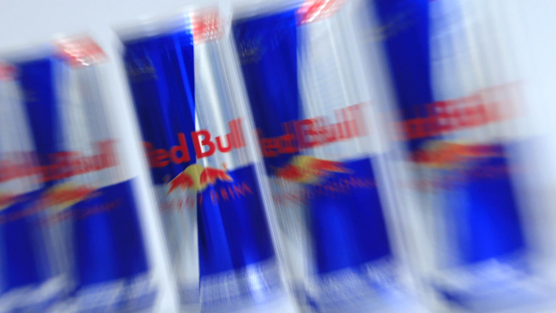 Dosen des Getränkeherstellers Red Bull Dosen des Getränkeherstellers Red Bull