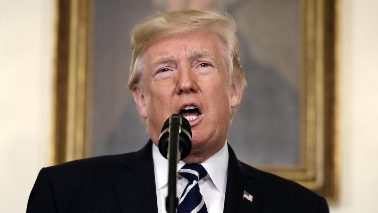 US-Präsident Donald Trump spricht am 02.10.2017 bei einer Pressekonferenz in Washington über das Massaker in Las Vegas. US-Präsident Donald Trump spricht am 02.10.2017 bei einer Pressekonferenz in Washington über das Massaker in Las Vegas.