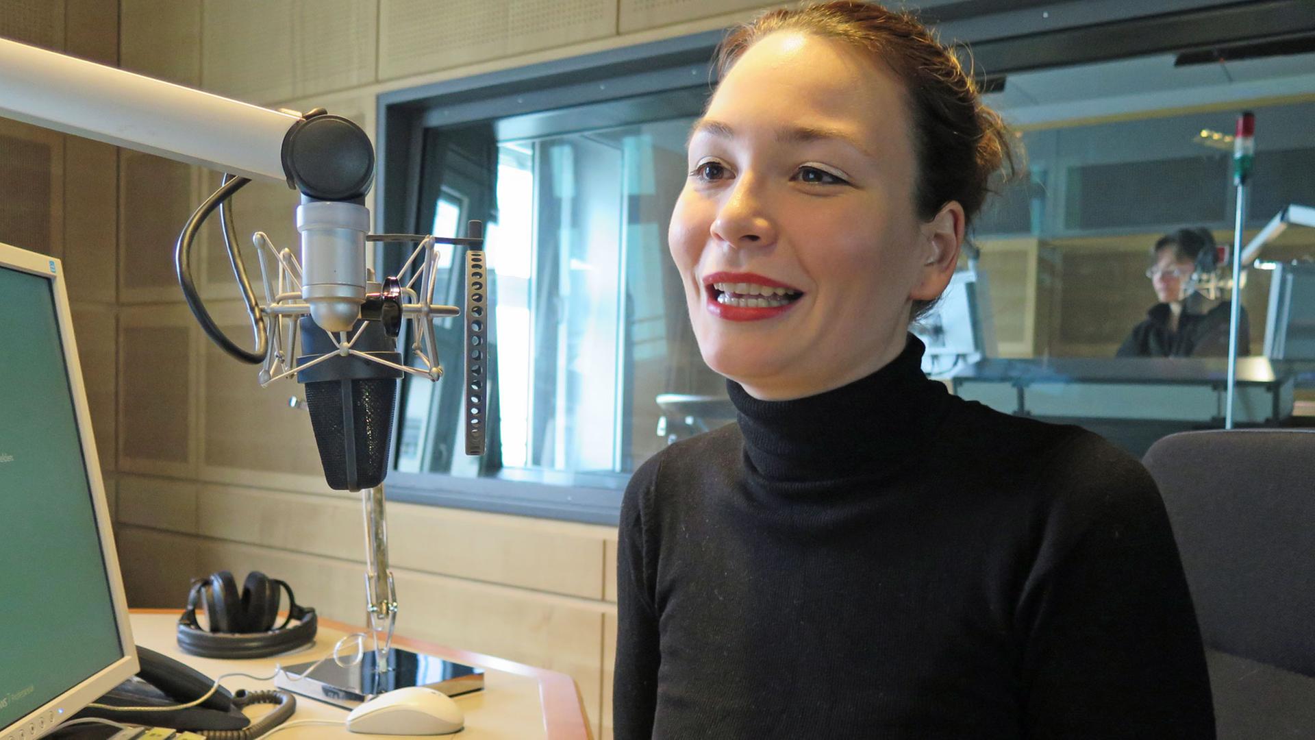 Cornelia Lanz leitet und singt in Mozarts "Cosi fan tutte" als integratives Opernprojekt mit syrischen Flüchtlingen Cornelia Lanz leitet und singt in Mozarts "Cosi fan tutte" als integratives Opernprojekt mit syrischen Flüchtlingen