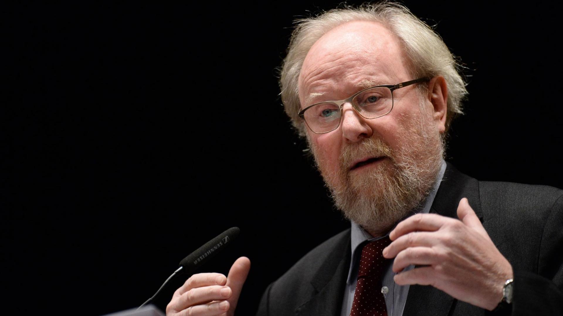 Wolfgang Thierse bei einer Rede Wolfgang Thierse bei einer Rede