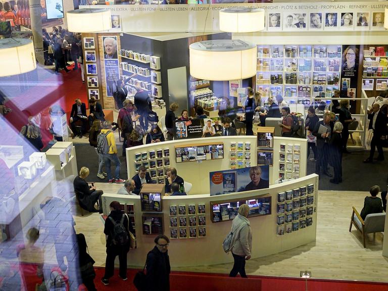 Blick in eine Messehalle während der Frankfurter Buchmesse 2019