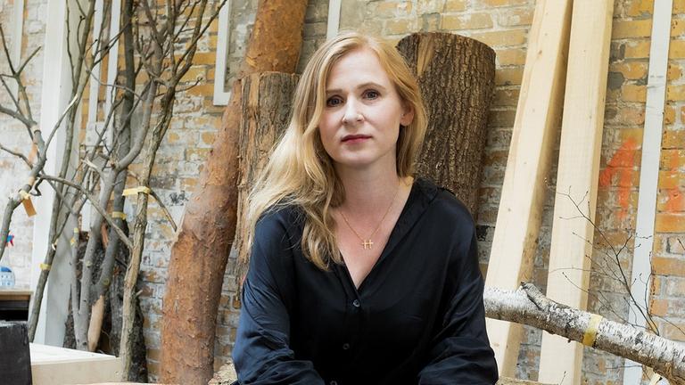Die Künstlerin Alicja Kwade Die Künstlerin Alicja Kwade