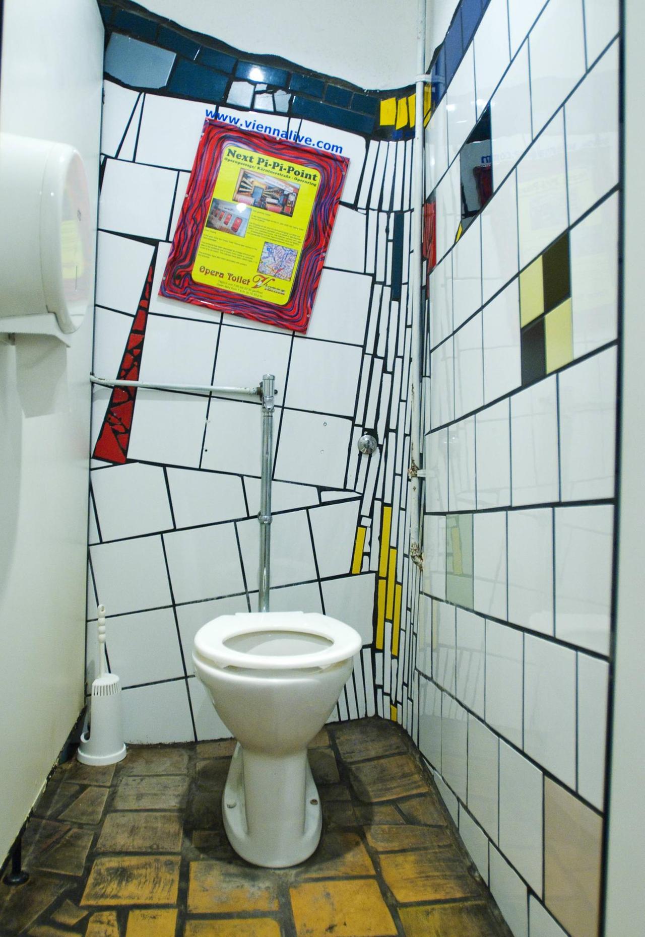 Bildnummer: 52308587 Datum: 24.06.2007 Copyright: imago/imagebroker Toilette von Friedensreich Hundertwasser in Wien , Objekte; 2007, Österreich, Wien, Städte, Toilet of modern art, Toiletten, öffentliche, öffentlich, moderne Kunst; , hoch, Kbdig, Totale, , Reisen, Europa o0 Hundertwasserhaus, o0 Hundertwasser Haus Bildnummer: 52308587 Datum: 24.06.2007 Copyright: imago/imagebroker Toilette von Friedensreich Hundertwasser in Wien , Objekte; 2007, Österreich, Wien, Städte, Toilet of modern art, Toiletten, öffentliche, öffentlich, moderne Kunst; , hoch, Kbdig, Totale, , Reisen, Europa o0 Hundertwasserhaus, o0 Hundertwasser Haus
