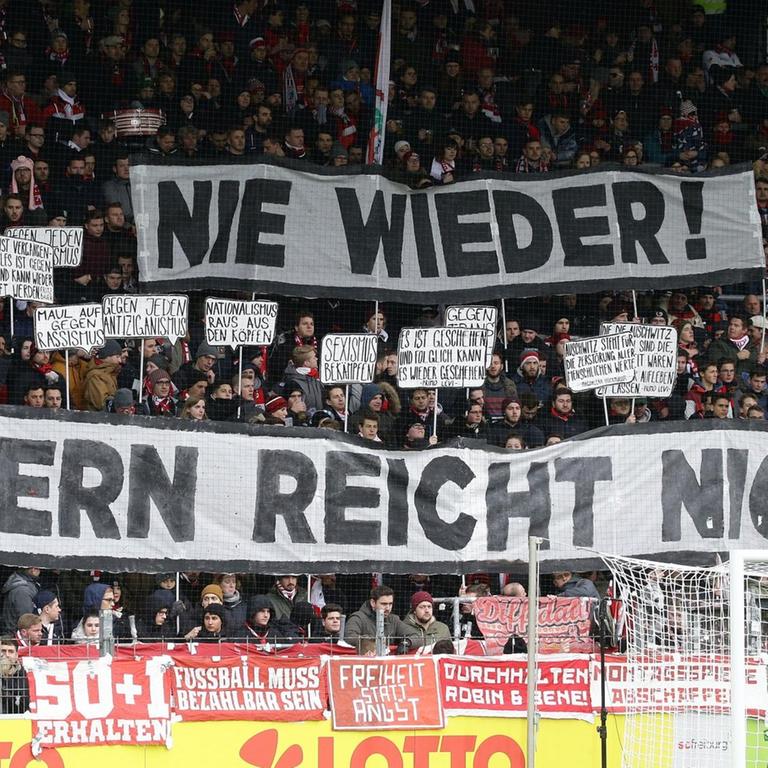 Im Rahmen eines Erinnerungstages im Januar 2019 hat der Deutsche Fußball den Opfern des Nationalsozialismus gedacht.
