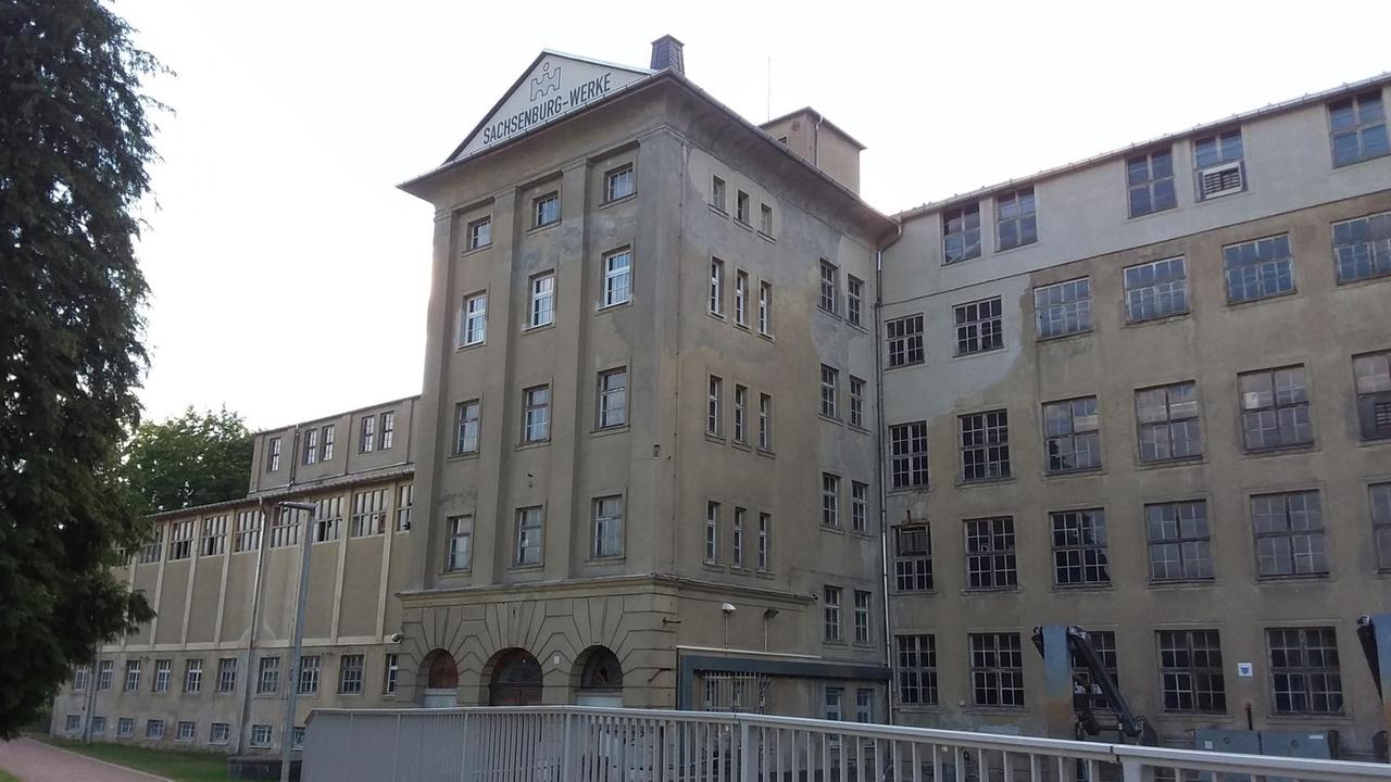 Das ehemalige KZ Sachsenburg - zu DDR-Zeiten war hier eine Spinnerei untergebracht. Das ehemalige KZ Sachsenburg - zu DDR-Zeiten war hier eine Spinnerei untergebracht.