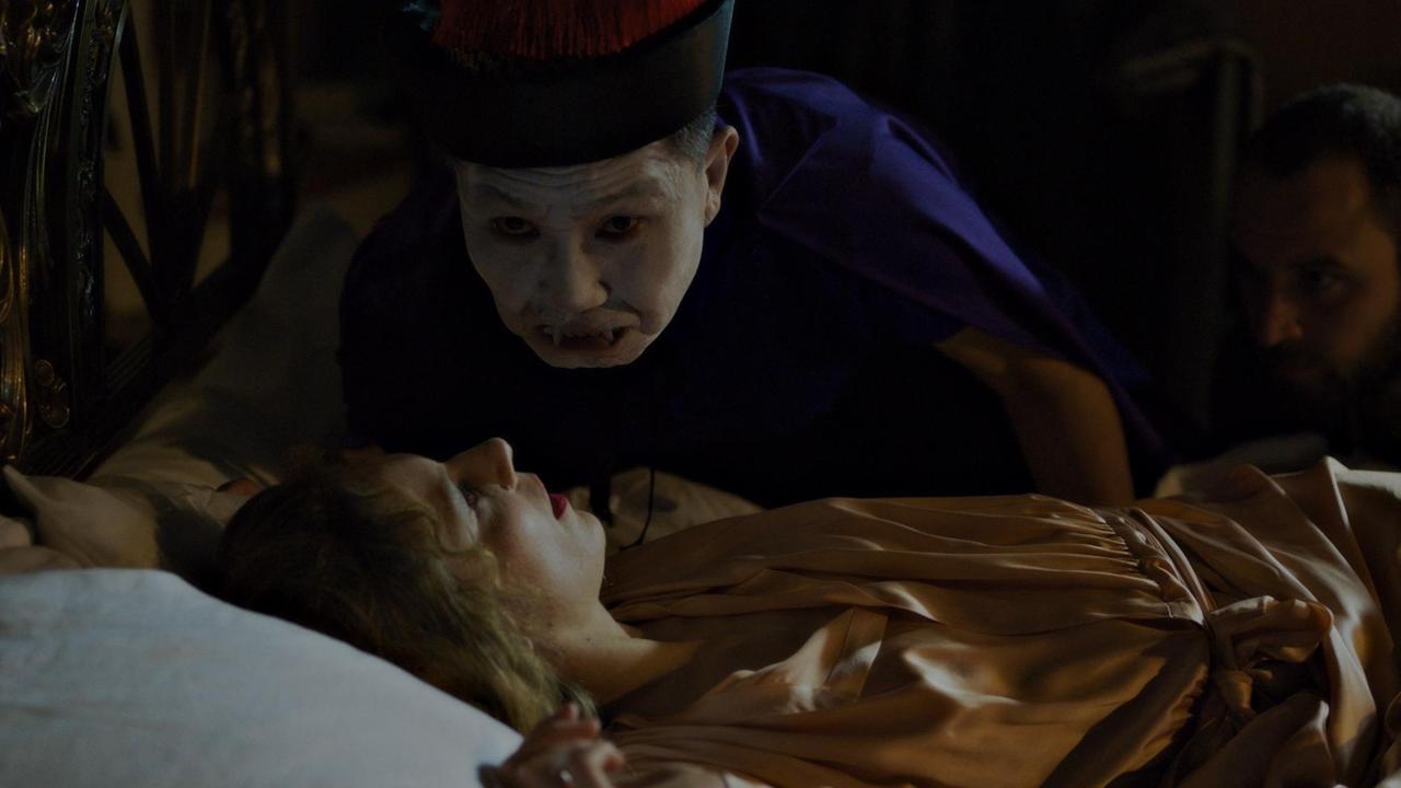 Lilith Stangenberg, Kyung Taek Lie und Alexandre Koberidze im Film "Blutsauger". Lilith Stangenberg, Kyung Taek Lie und Alexandre Koberidze im Film "Blutsauger".