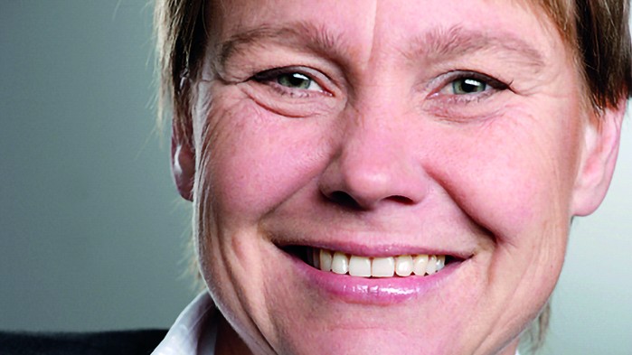 Die Autorin und Biologin Frauke Fischer lächelt in die Kamera. Die Autorin und Biologin Frauke Fischer lächelt in die Kamera.