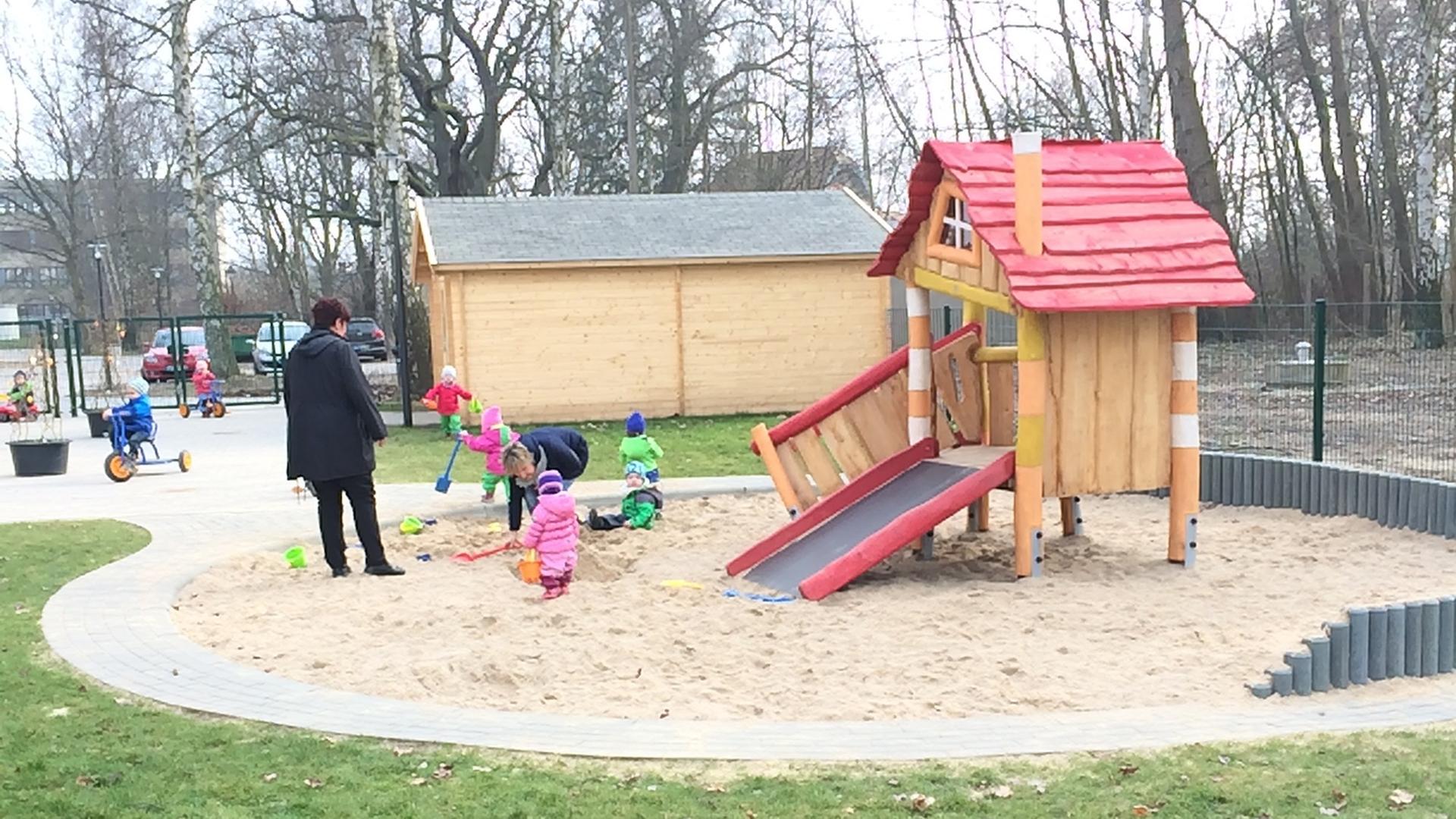 Spielplatz in einer Kita Spielplatz in einer Kita