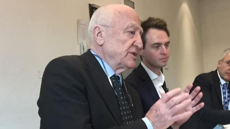Der österreichische SPÖ-Politiker Josef Weidenholzer bei der Pressekonferenz zur Lage in Ungarn Der österreichische SPÖ-Politiker Josef Weidenholzer bei der Pressekonferenz zur Lage in Ungarn