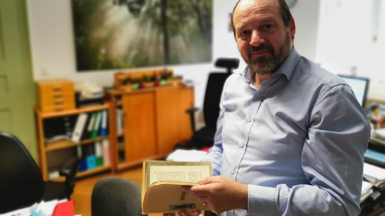 Michael Müller, Lehrstuhlinhaber für Waldschutz. Michael Müller, Lehrstuhlinhaber für Waldschutz.