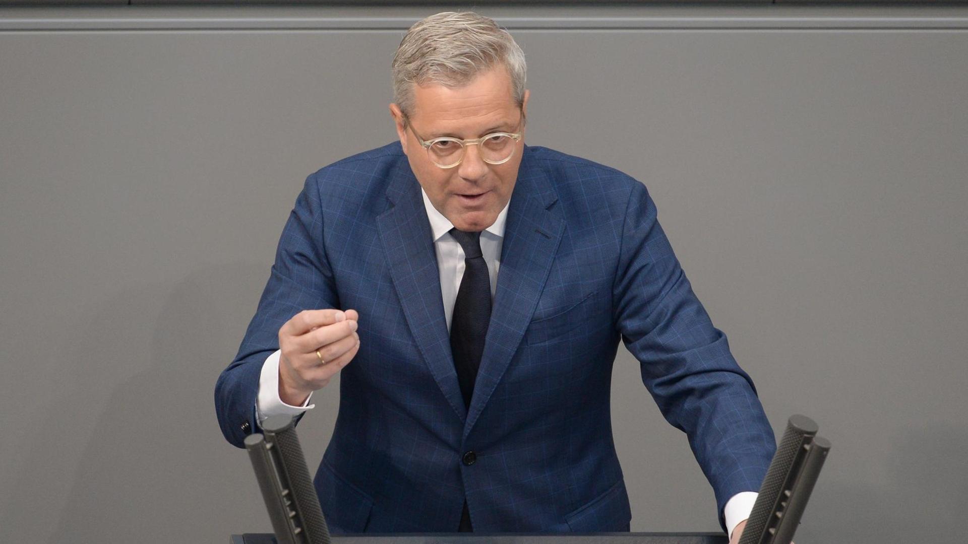 Norbert Röttgen (CDU) spricht im Deutschen Bundestag in Berlin