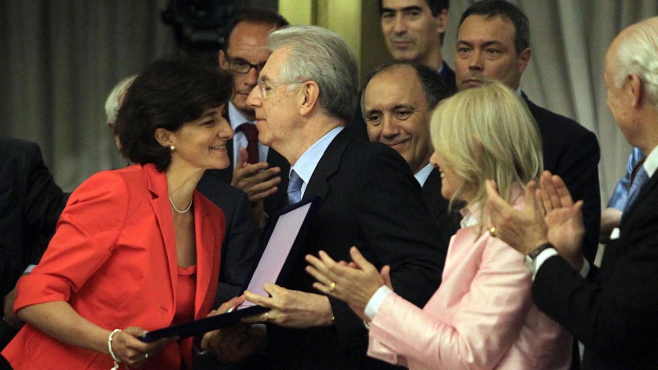 Die französichen Mitglieder des Europäischen Parlaments. Sylvie Goulard bekommt Women in Diplomacy (WID) Award von Mario Monti 