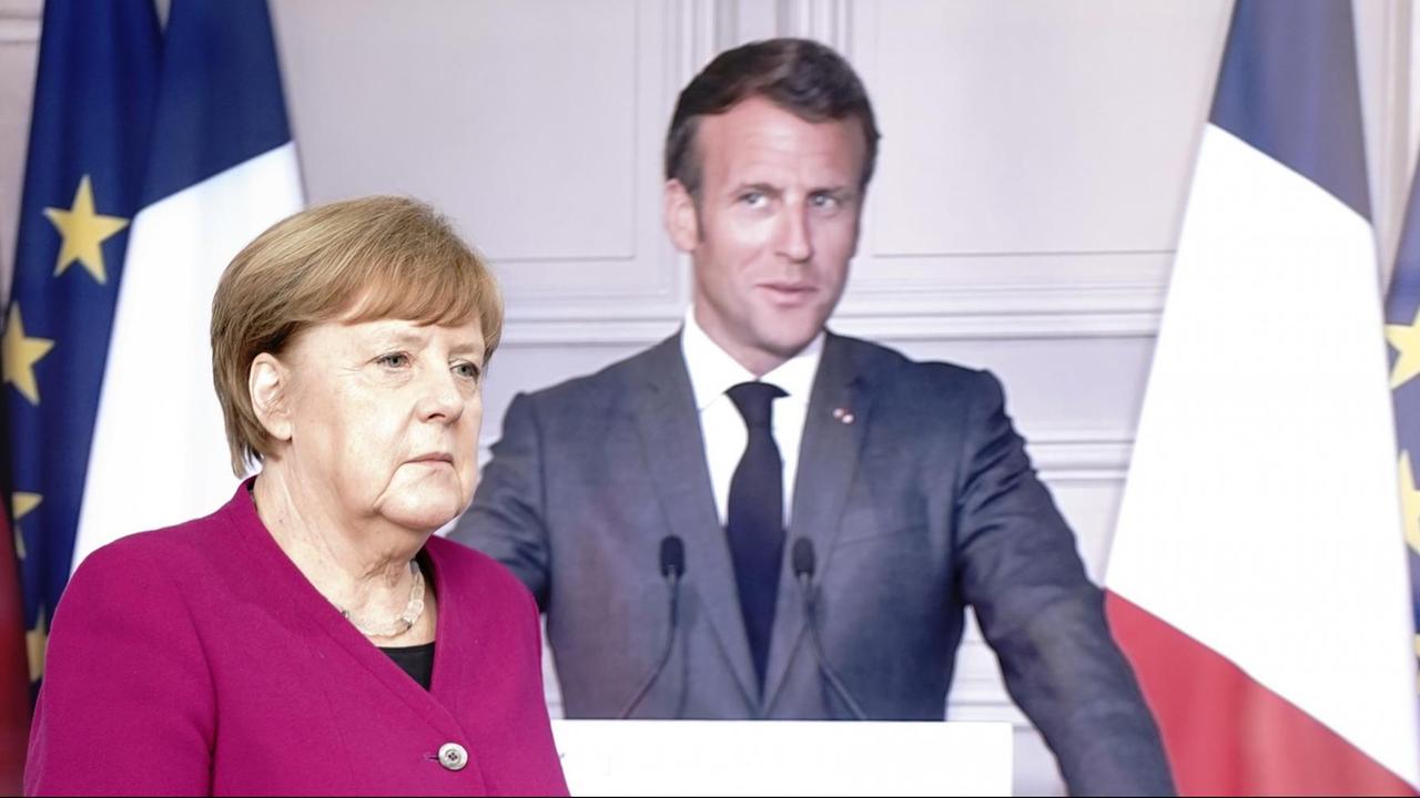 Bundeskanzlerin Angela Merkel (CDU), vor einem Bildschirm, auf dem Frankreichs Präsident Emmanuel Macron per Video zu einer Pressekonferenz zugeschaltet ist. 