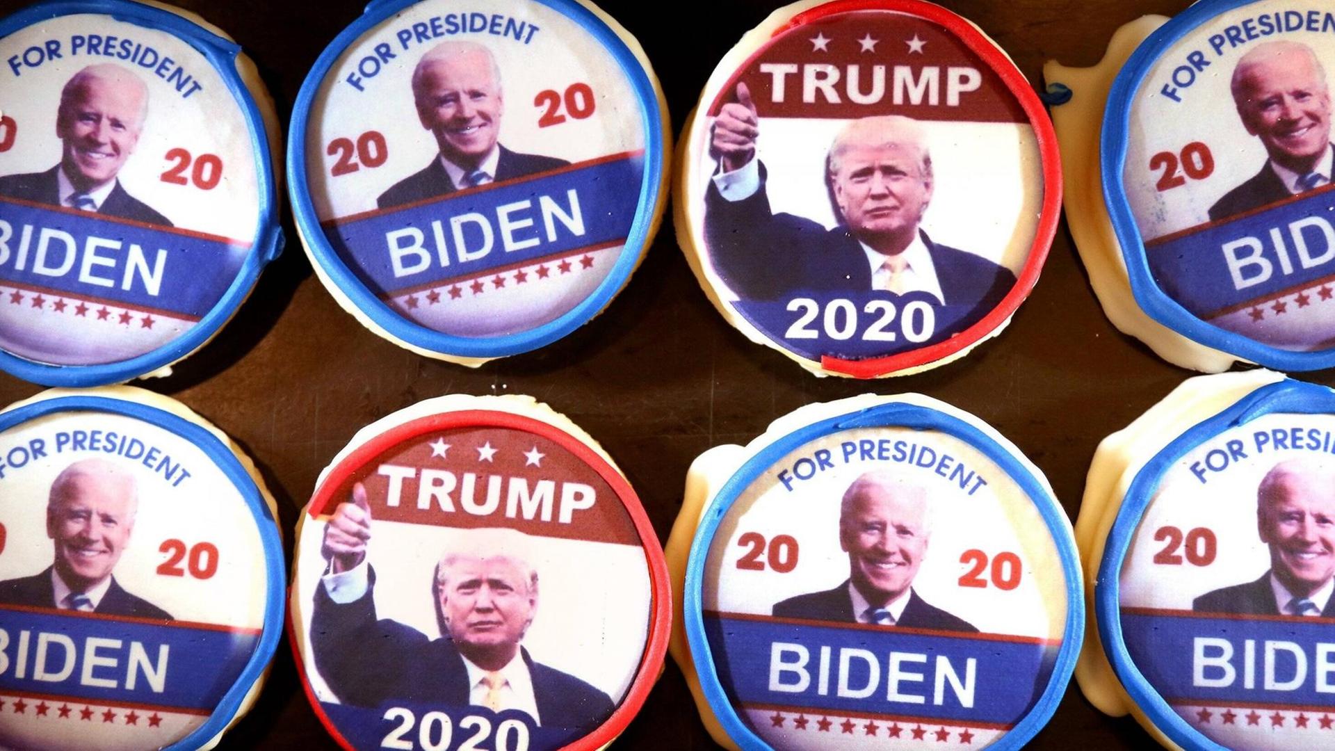 Wahlkampf-Kekse, die mit Bildern von Joe Biden und Donald Trump verpackt sind Wahlkampf-Kekse, die mit Bildern von Joe Biden und Donald Trump verpackt sind