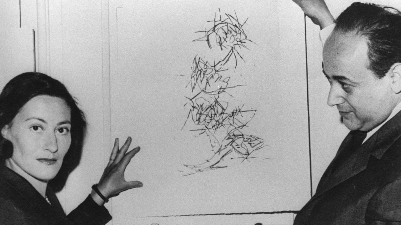 Der Lyriker Paul Celan mit seiner Frau, der Grafikerin Gisèle Lestrange. Um 1960. Der Lyriker Paul Celan mit seiner Frau, der Grafikerin Gisèle Lestrange. Um 1960.