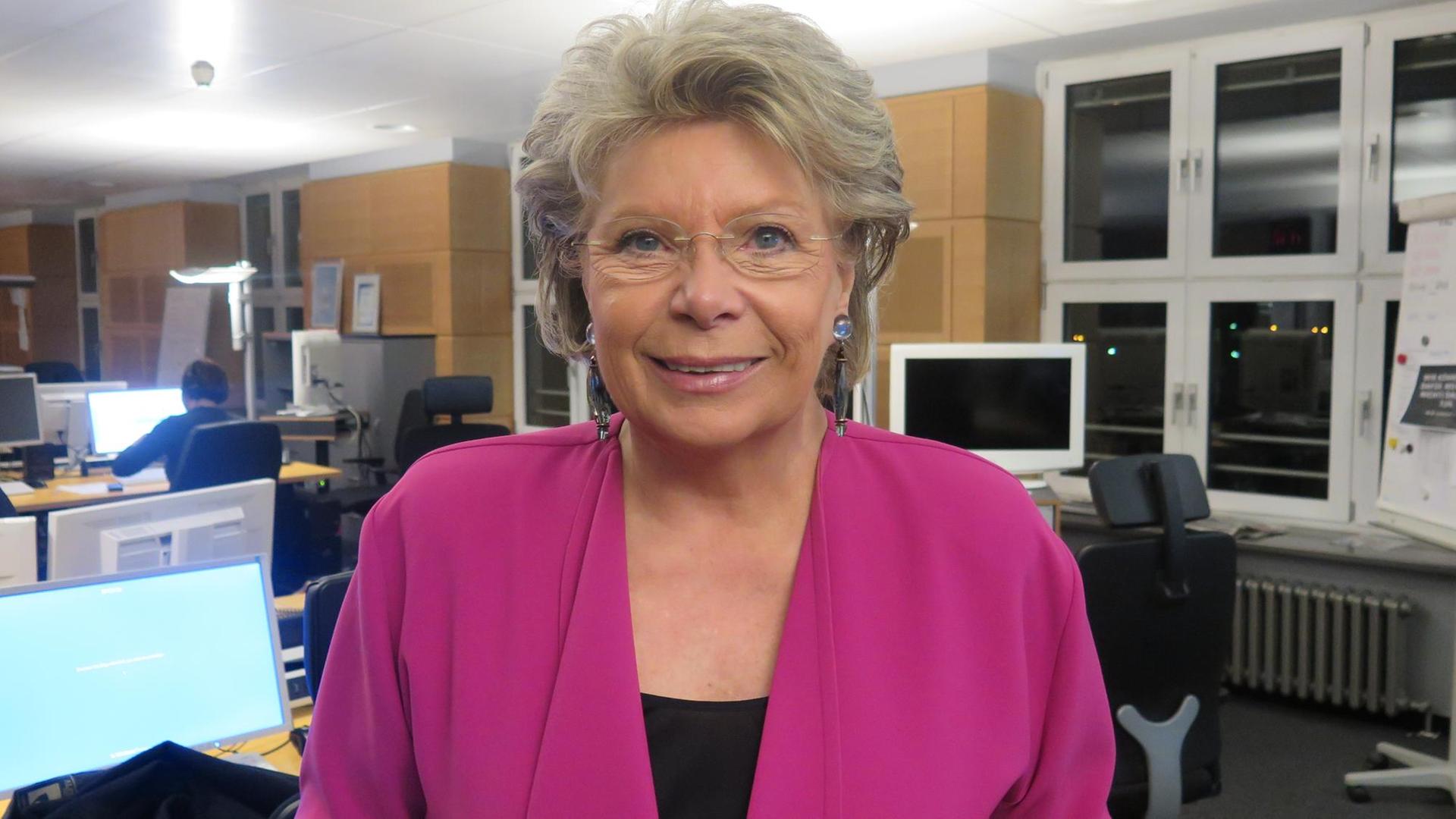 Viviane Reding, Vizepräsidentin der Europäischen Kommission a.D., zu Besuch im Berliner Funkhaus. Viviane Reding, Vizepräsidentin der Europäischen Kommission a.D., zu Besuch im Berliner Funkhaus.
