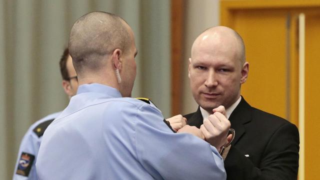 Massenmörder Anders Breivik vor Gericht in Skien, einer umgebauten Turnhalle des Gefängnisses.