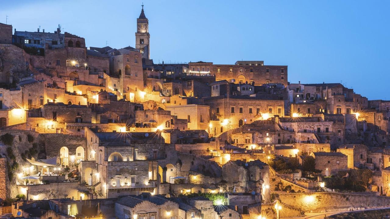Die Altstadt von Matera im Abendlicht. 