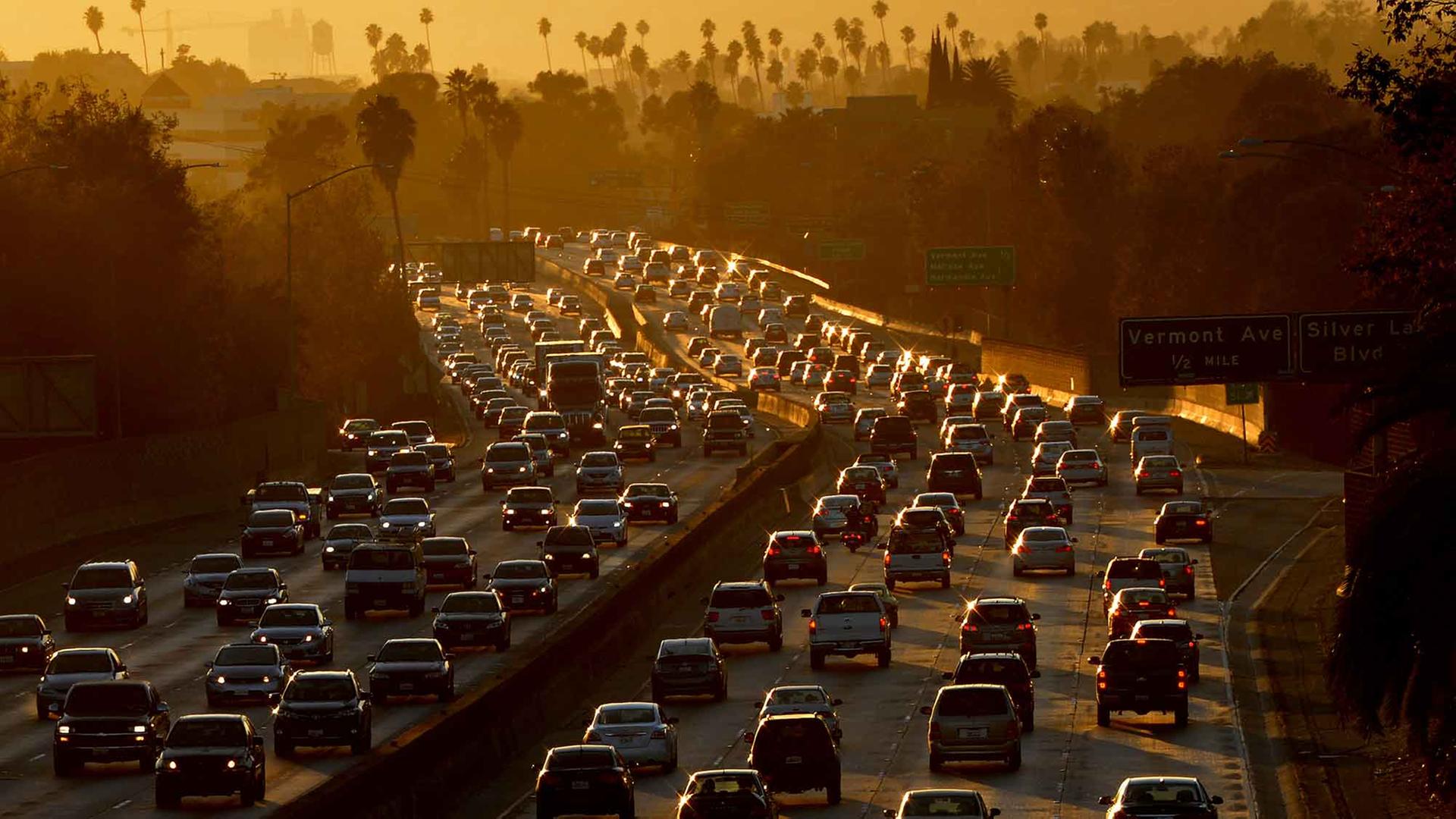 Starker Verkehr auf dem Highway 101 in Los Angeles. Starker Verkehr auf dem Highway 101 in Los Angeles.