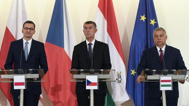 Der polnische Premierminister Mateusz Morawiecki (links), der tschechische Premierminister Andrej Babis (mitte) und der ungarische Premierminister Viktor Orban (rechts) bei einem Treffen der Visegrad-Gruppe.