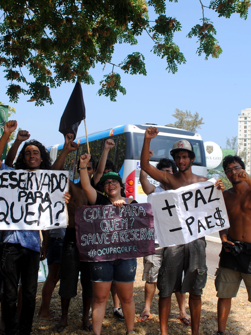 Brasilianische Demonstranten gegen den olympischen Golfplatz